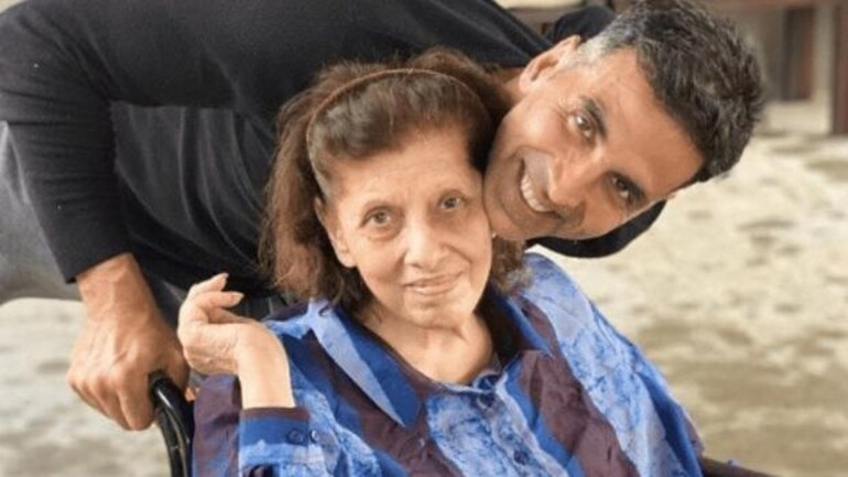 Akshay Kumar would help mom Aruna Bhatia wash dishes, clothes. Old  interview goes viral - Movies News