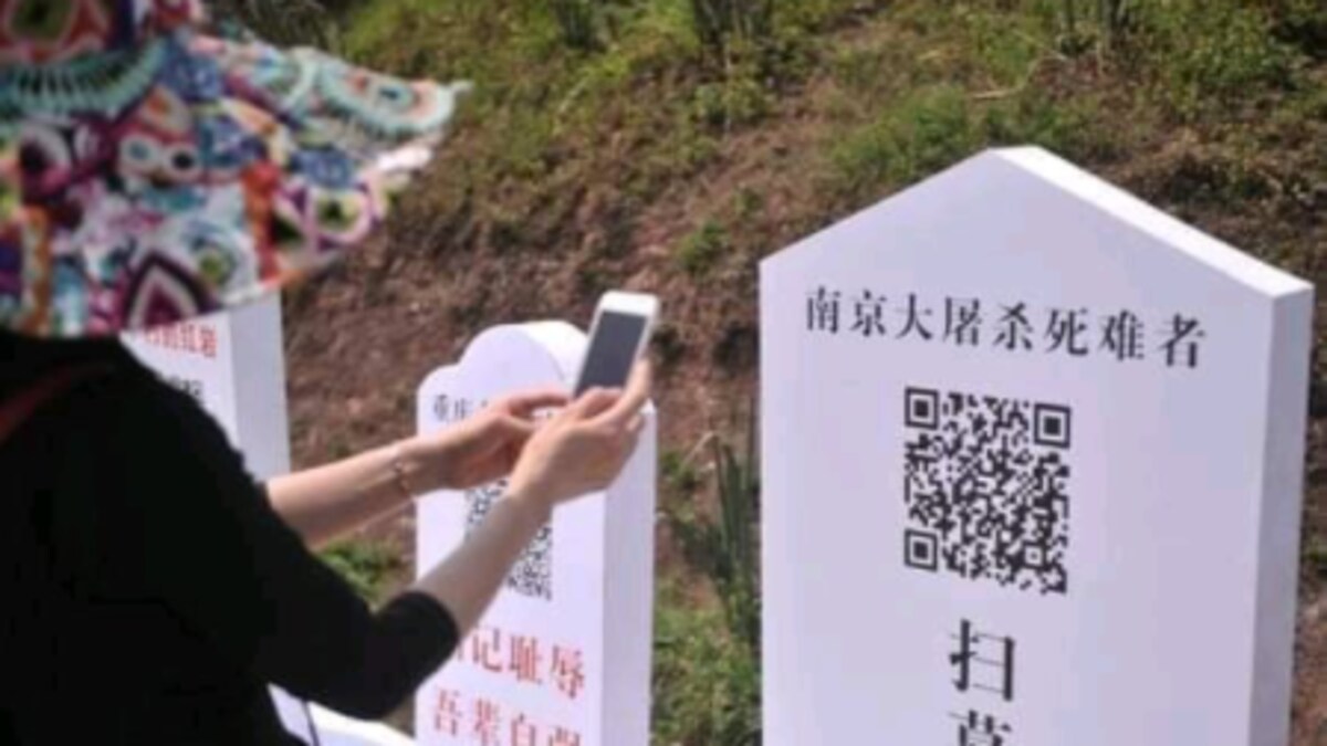 Fact Check Is This A Qr Code Enabled Graveyard In Japan Fact Check News