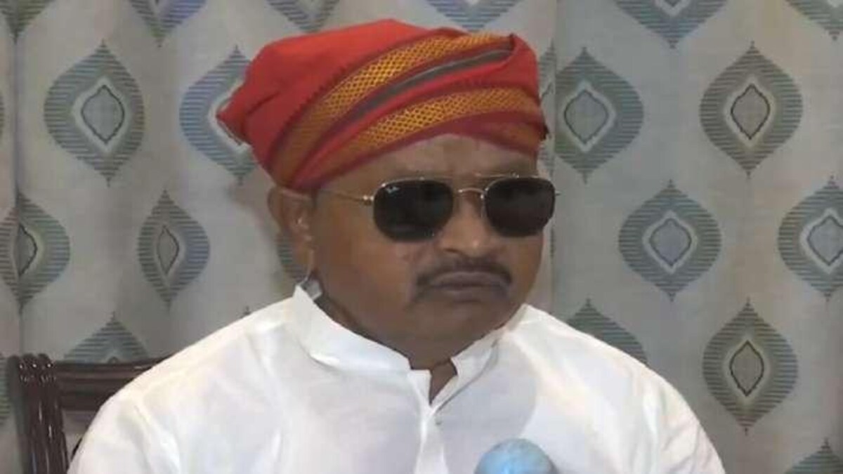 अंडरवियर में नेताजी: ट्रेन में पकड़े गए, बिहार विधायक गोपाल मंडल का कहना है कि पेट खराब था - इंडिया टुडे