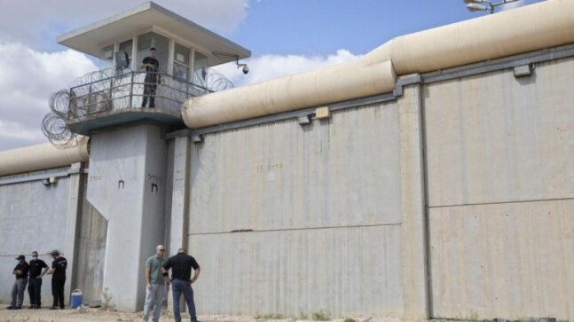 6 Palestinian prisoners escape from high-security facility in Israel
