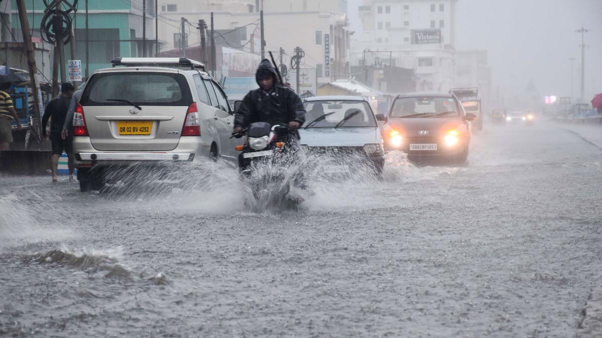 pictures of heavy rain