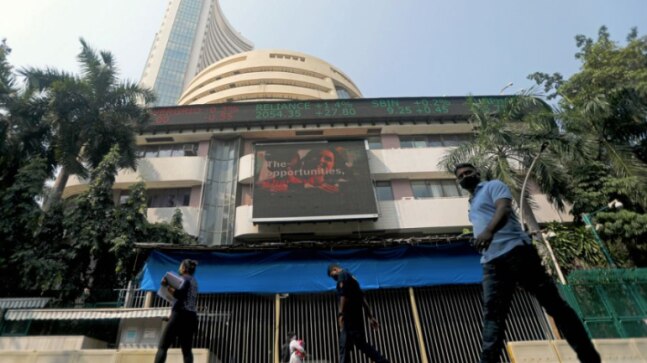 Domestic shares open flat as gains in tech stocks counter banking losses - Vimarsana News