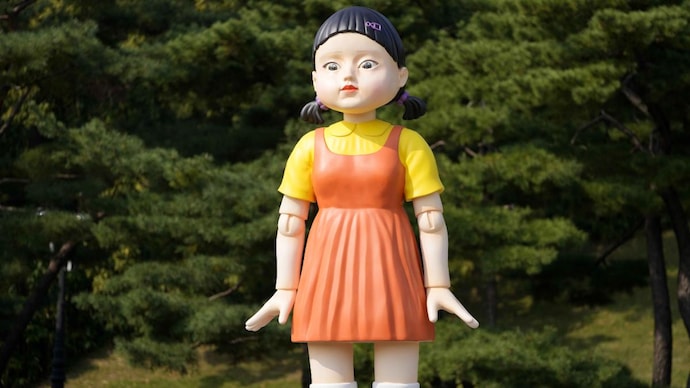 Red light, green light Squid Game doll at Seoul park draws fans See