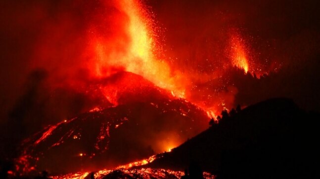 Not ending anytime soon: La Palma volcano spews out lava blocks the size of buildings - Vimarsana News