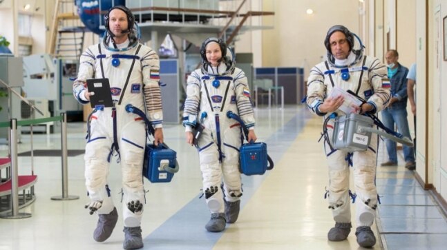 Top that Tom Cruise: Russian actor, director to launch today to shoot the first film in space - Vimarsana News