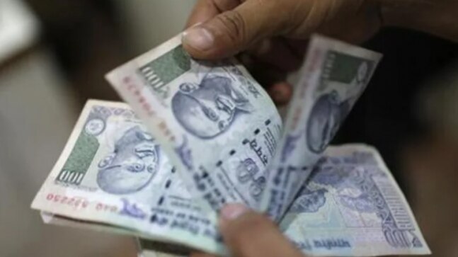 Huzurabad bypoll: Videos claim TRS, BJP gave cash for votes during campaigning