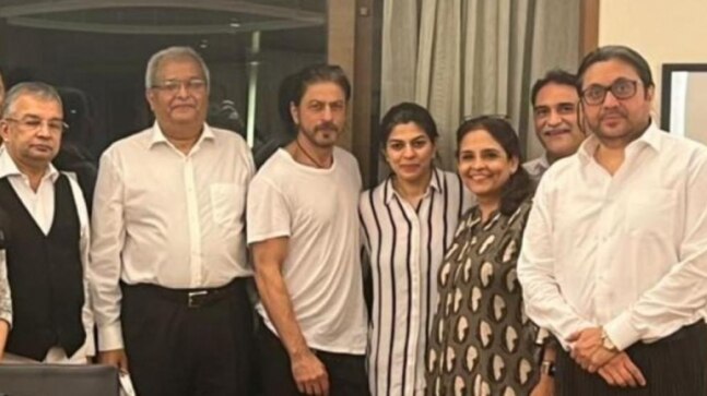 Relieved Shah Rukh Khan seen with Pooja Dadlani and his legal team. First pics