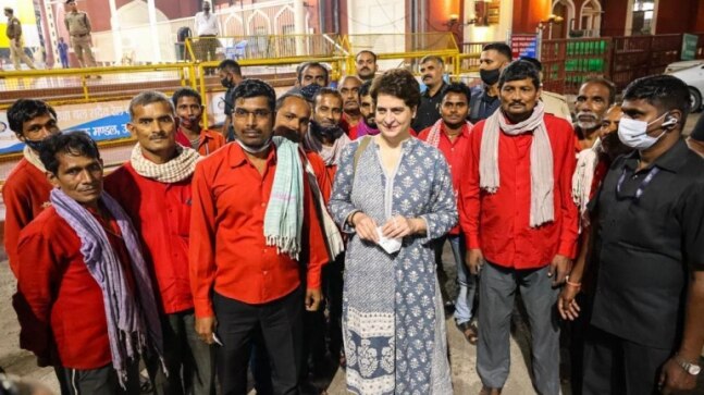 Priyanka Gandhi leaves for Lalitpur to meet family of farmer who died waiting for fertilizer