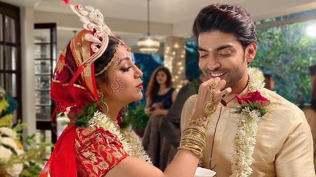 Gurmeet Choudhary, Debina Bonnerjee renew their vows in Bengali wedding in Kolkata