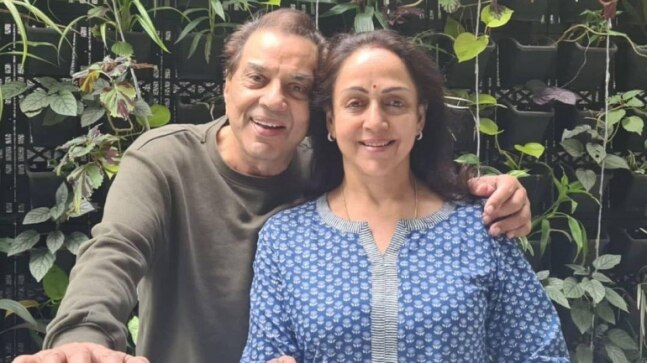 Hema Malini and Dharmendra look made for each other in new pic