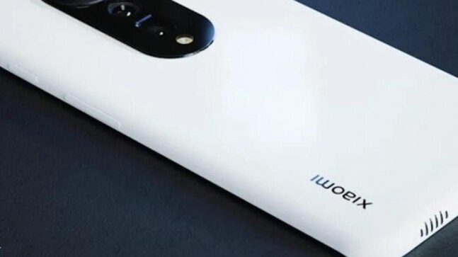 Xiaomi 12 design leaks, confirms smaller punch hole