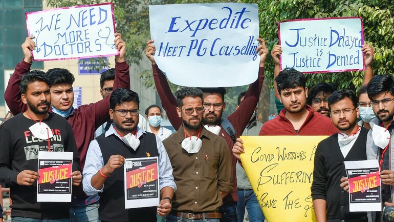 In view of the protests against the delay in the NEET-PG consultation, FORDA will continue the “withdrawal from the OPD services” In view of the protests against the delay in the NEET-PG consultation, FORDA will continue the “withdrawal from the OPD services”