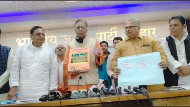 Bihar BJP sends copy of Bhagavad Gita to Rahul Gandhi after his Hindutva, Hinduism remarks