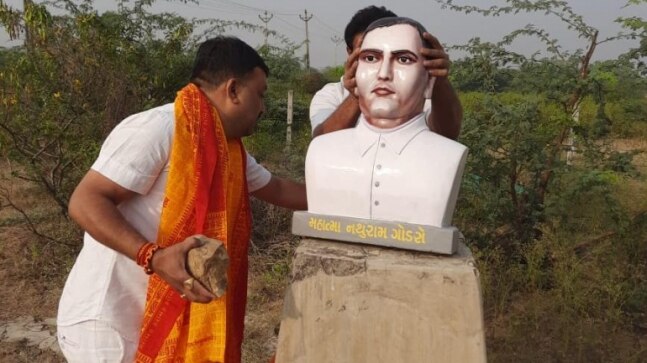 Nathuram Godse’s statue vandalised by Congress in Gujarat’s Jamnagar