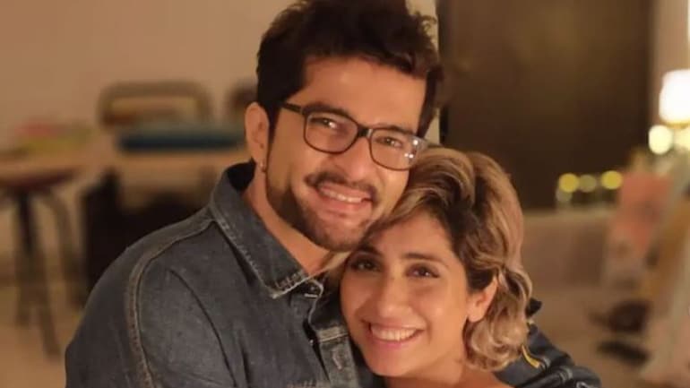 Neha Bhasin and Raqesh Bapat to enter as wild card contestants on Bigg Boss  15? - Television News