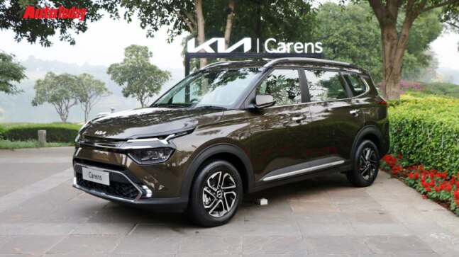 Kia Carens first look - exteriors, interiors, features, specifications