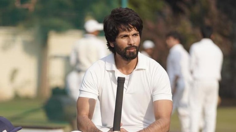 Shahid Kapoor cuts fees from Rs 31 crore, asks makers not to release Jersey  on OTT - Movies News