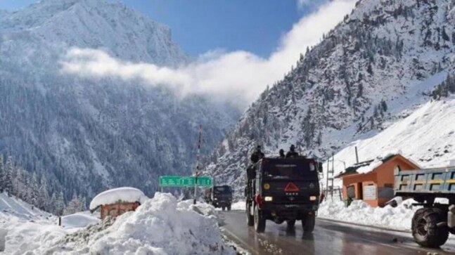 Higher reaches of Kashmir Valley receive fresh snowfall - Vimarsana News