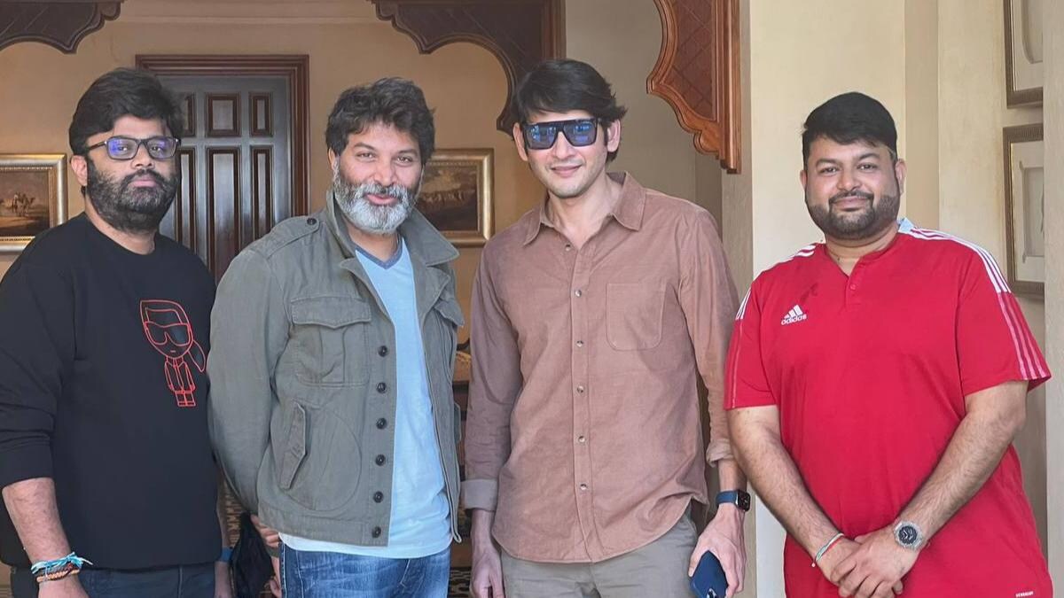 Mahesh Babu is in 'work and chill' mode, shares pic from productive day  with Trivikram Srinivas - Movies News