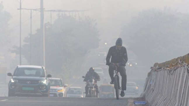 Delhi shivers as mercury drops to 4.6 degrees, season's coldest so far - Vimarsana News