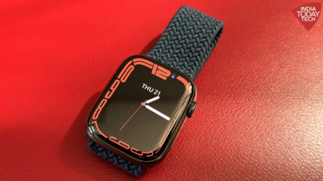 Some Apple Watch 7 users are facing charging issues after updating to watchOS 8.3