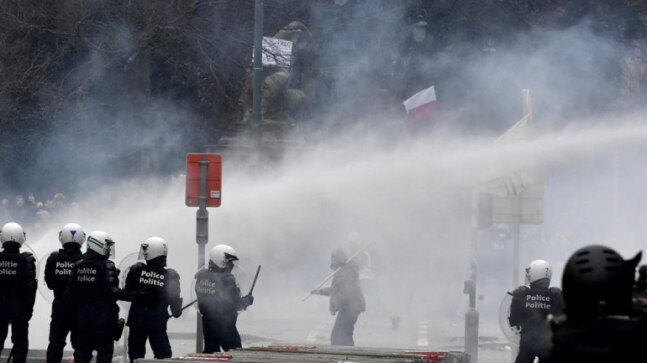 Water cannon, tear gas at Covid-19 protests in Brussels