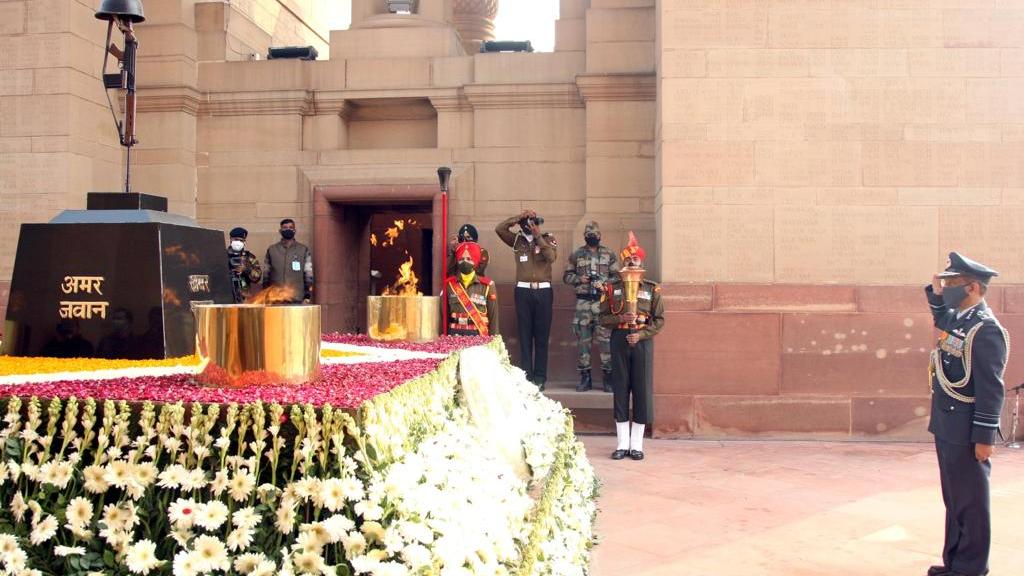 Amar Jawan Jyoti merged with Eternal Flame at National War Memorial in ...