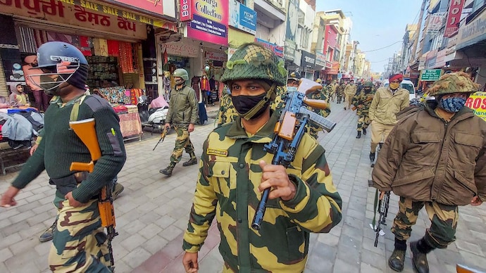 Security forces on high alert along Pathankot-Jammu highway ahead of Republic Day