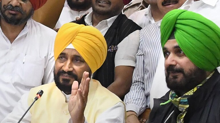 File photo of Charanjit Singh Channi (L) and Navjot Singh Sidhu (R)