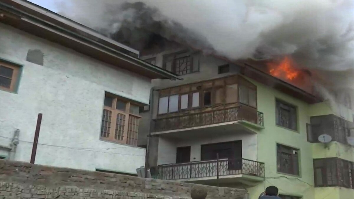 Fire breaks out at commercial building in Srinagar; no casualty reported