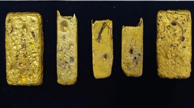 Gold worth Rs 72 lakh seized from three women passengers at Hyderabad airport - Vimarsana News