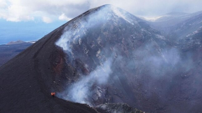 Inside La Palma's volcano, gas emissions mark colourful terrain - Vimarsana News