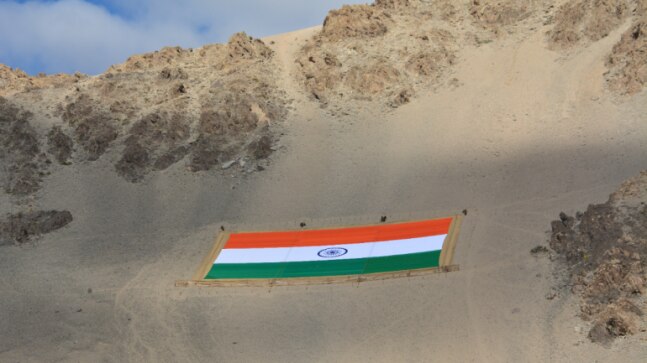 World's largest khadi National Flag to be on display along India–Pakistan border on Army Day