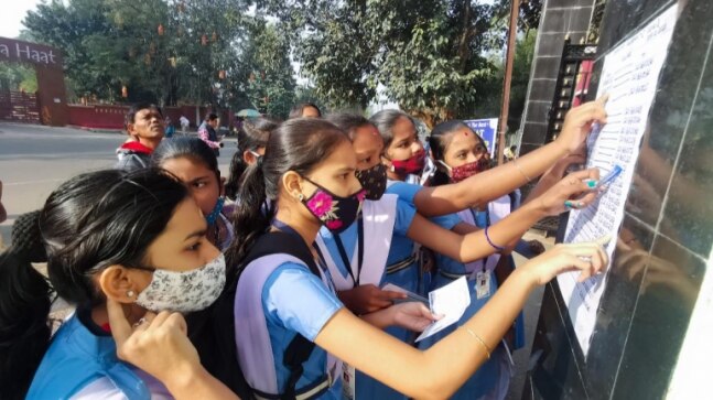 Bhubaneswar: Students demand cancellation of Plus 2 Board exams, stage massive protest - Vimarsana News