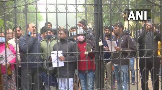Large number of UPTET students unable to appear for exam after denied entry into exam centre