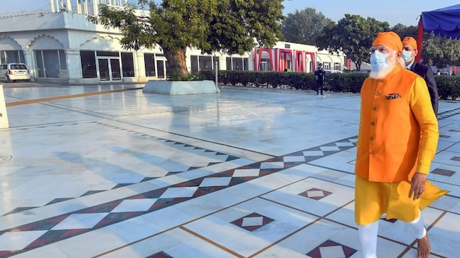 Prime Minister Narendra Modi at Gurdwara Rakab Ganj Sahib in New Delhi in December 2020. (Photo: PTI file) 2020年12月、ニューデリーのグルドワラ・ラカブ・ガンジ・サヒブでナレンドラ・モディ首相。(写真:PTIファイル)