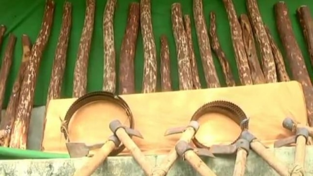 Police nab 3 sandalwood smugglers, 55 woodcutters after 'Pushpa' like chase in Nellore | Video