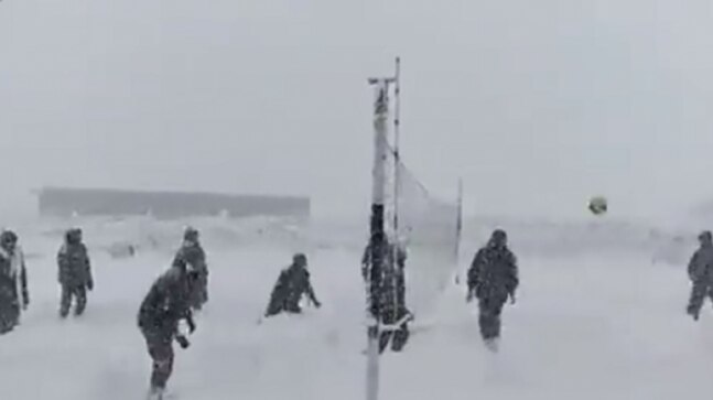 Army jawans play volleyball in knee-deep snow in viral video. Netizens give them a grand salute