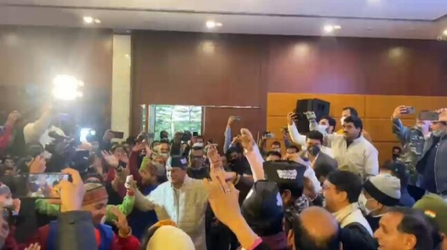 Harish Rawat dances at launch of Congress's election song for Uttarakhand | Watch - Vimarsana News