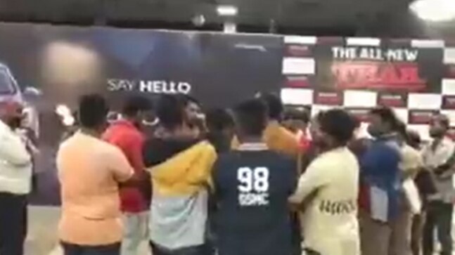 Video of Karnataka farmer getting Rs 10 lakh to buy car after salesman insults him goes viral | Watch