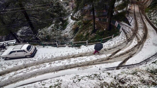 Cold wave prevails in Kashmir valley; Srinagar shivers at -3.4 degrees Celsius - Vimarsana News