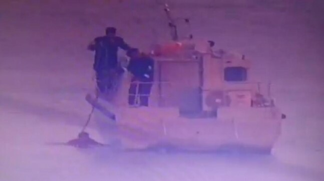 Indian Navy in Kochi rescue man who jumped off bridge | Watch