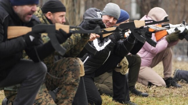 Young professionals in Ukraine get training of AK 47, small arms to defend country - Vimarsana News