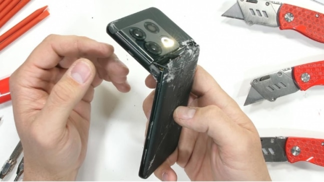 OnePlus 10 Pro easily blocks scratches but breaks in half in durability test