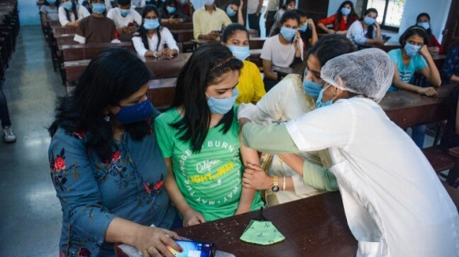 Indore administration seals five more schools for negligence in eligible students' vaccination - Vimarsana News