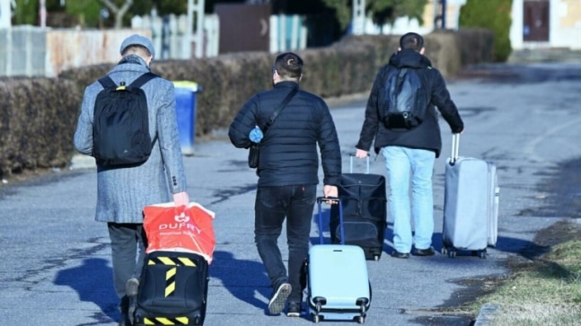 Russia-Ukraine war updates: Hundreds of Ukrainians flee to Hungary on foot, in cars