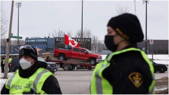 US-Canada bridge reopens after police clear protesters