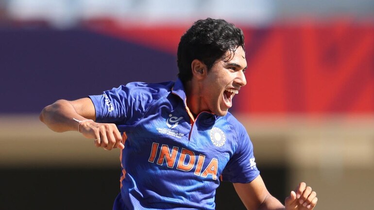 वो 5 शानदार लम्हें जिन्हें अपने नाम कर भारतीय टीम ने पांचवी बार जीता U19 World Cup 2022, जानिए कौन रहा मैच का असली हिरो 3 U19 World Cup Final: Raj Bawa Scripts History With 5-Wicket Haul In Summit Clash Vs England - Sports News