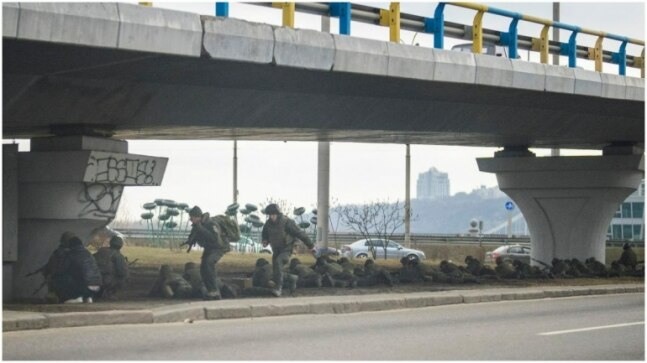 As Russian forces close in on Kyiv, Ukraine puts up brave resistance - Vimarsana News