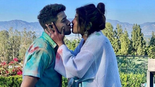 Inside Priyanka Chopra and Nick Jonas' fun-filled Holi in LA, couple shares passionate kiss